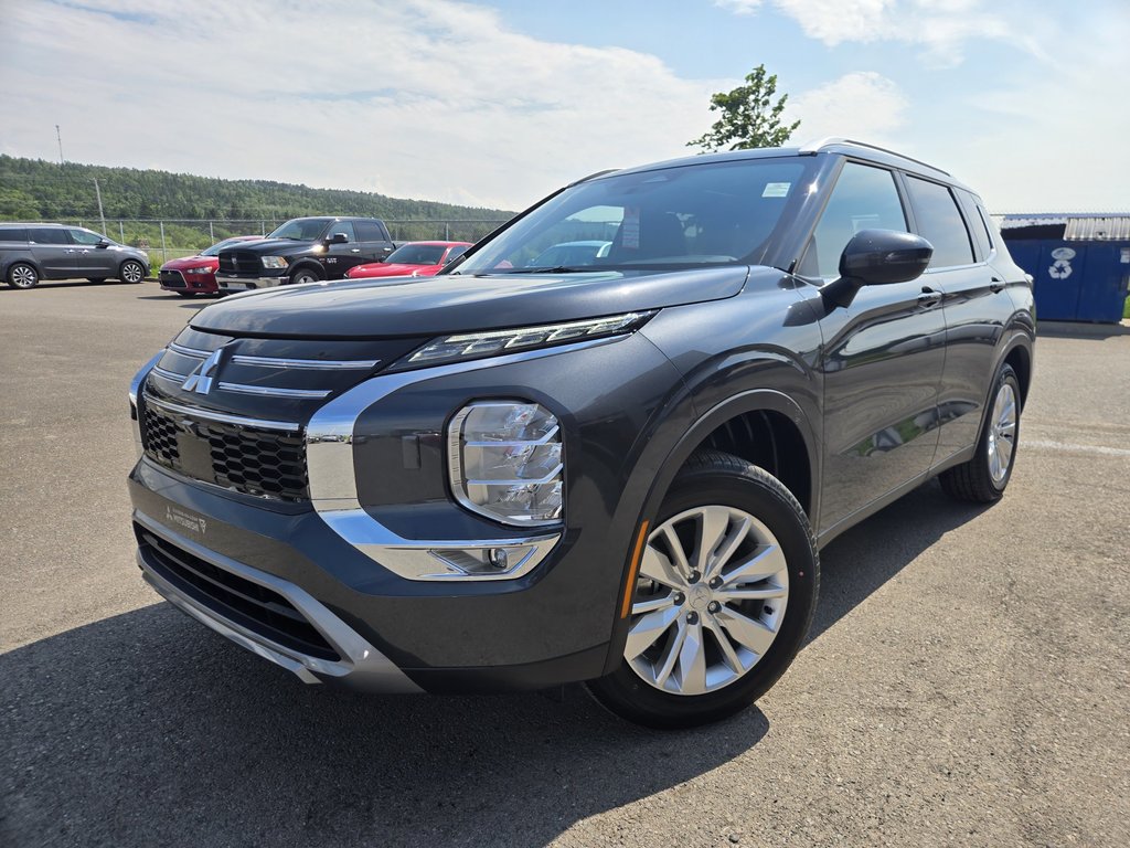 Mitsubishi Outlander SE 2025 à Rivière-du-Loup, Québec - 1 - w1024h768px