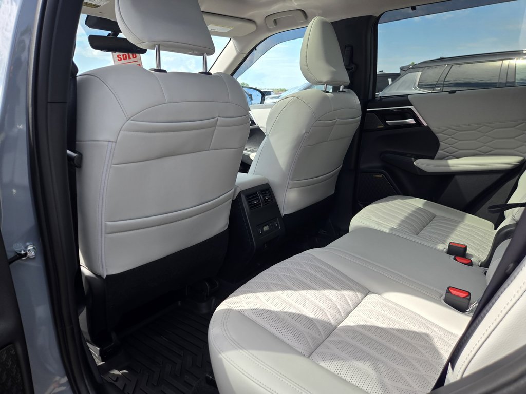 Mitsubishi Outlander  2025 à Rivière-du-Loup, Québec - 8 - w1024h768px