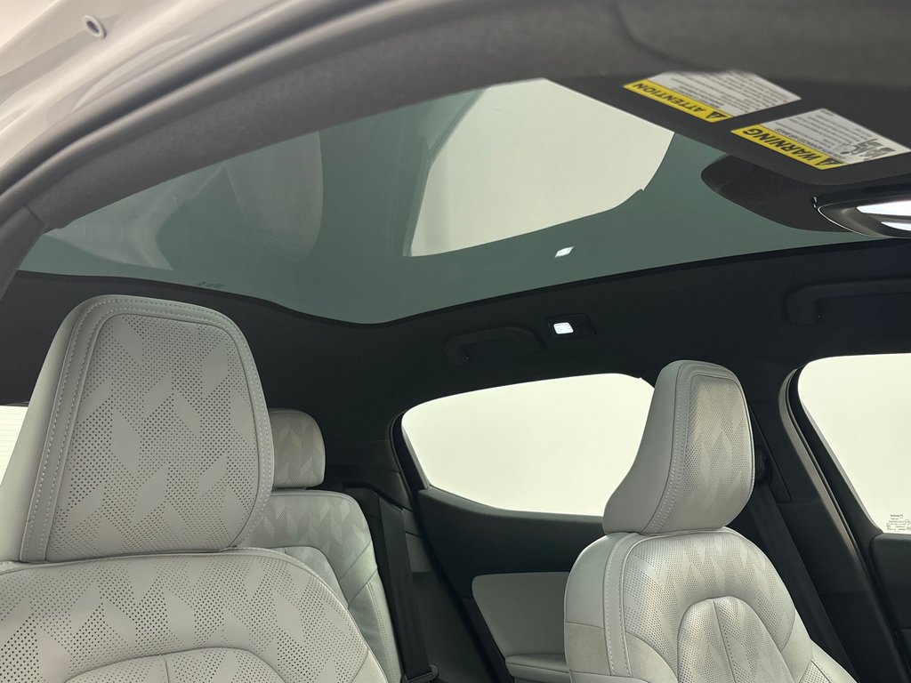 Polestar 2 BASE 2023 à Laval, Québec - 13 - w1024h768px