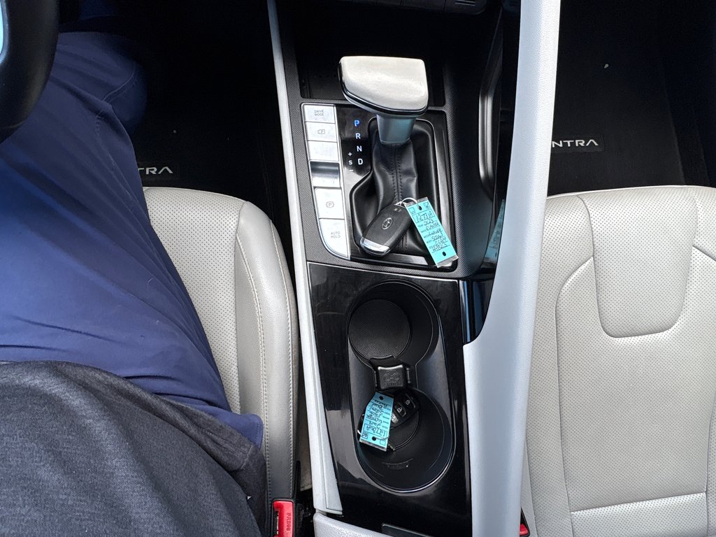 2023 Hyundai Elantra Hybrid Luxury in Sydney, Nova Scotia - 13 - w1024h768px