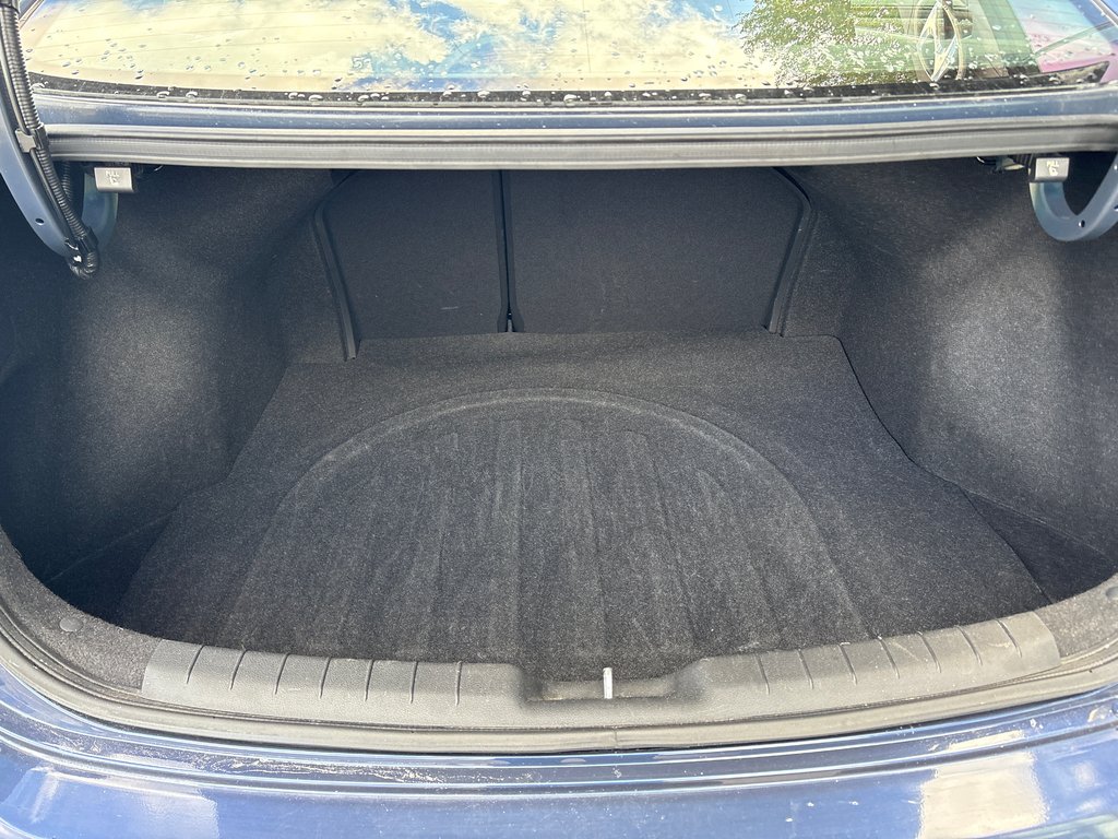 2019 Hyundai Elantra Preferred in Sydney, Nova Scotia - 8 - w1024h768px