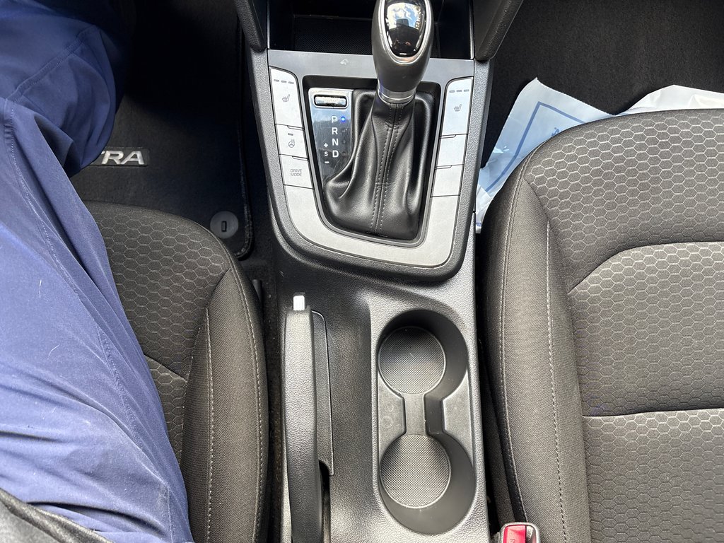 2019 Hyundai Elantra Preferred in Sydney, Nova Scotia - 12 - w1024h768px