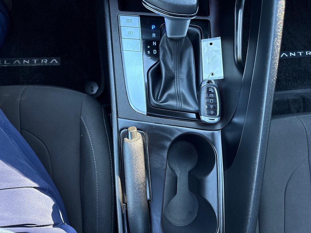 2022 Hyundai Elantra Preferred in Sydney, Nova Scotia - 13 - w1024h768px