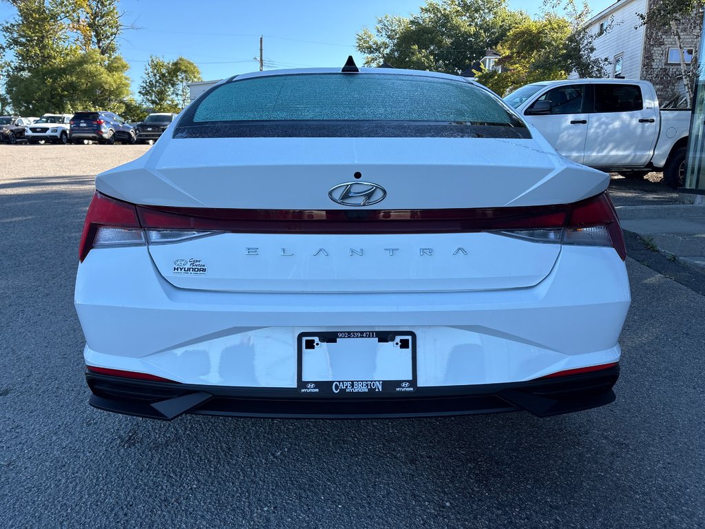 2022 Hyundai Elantra Preferred in Sydney, Nova Scotia - 3 - w1024h768px
