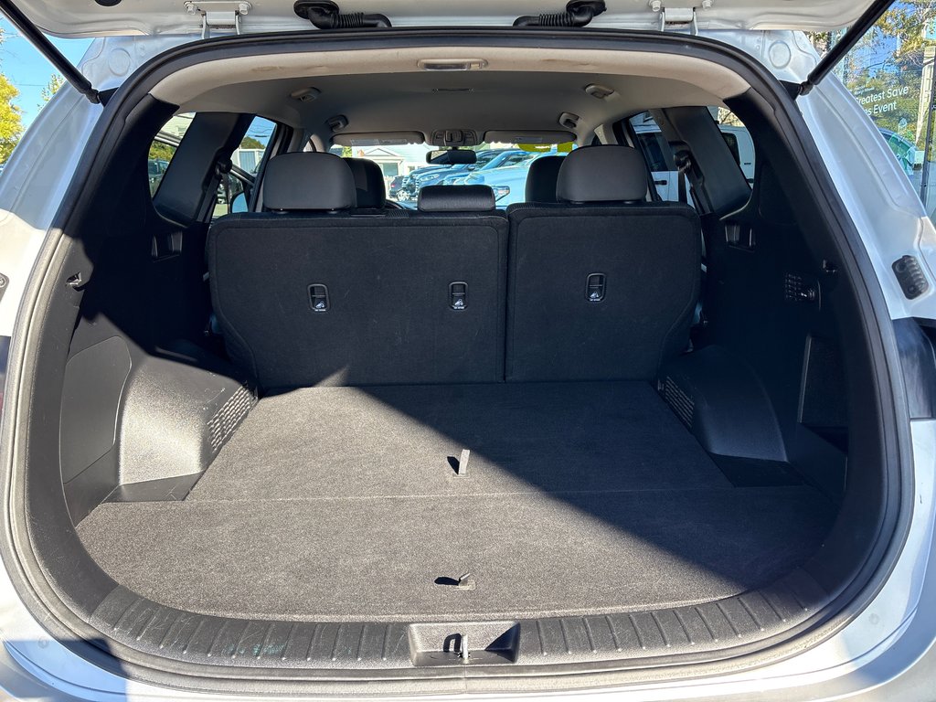 2019 Hyundai Santa Fe Essential in Sydney, Nova Scotia - 9 - w1024h768px