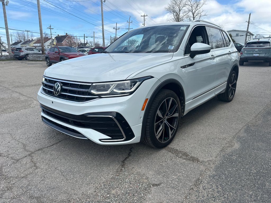 2022 Volkswagen Tiguan Highline R-Line in Sydney, Nova Scotia - 8 - w1024h768px