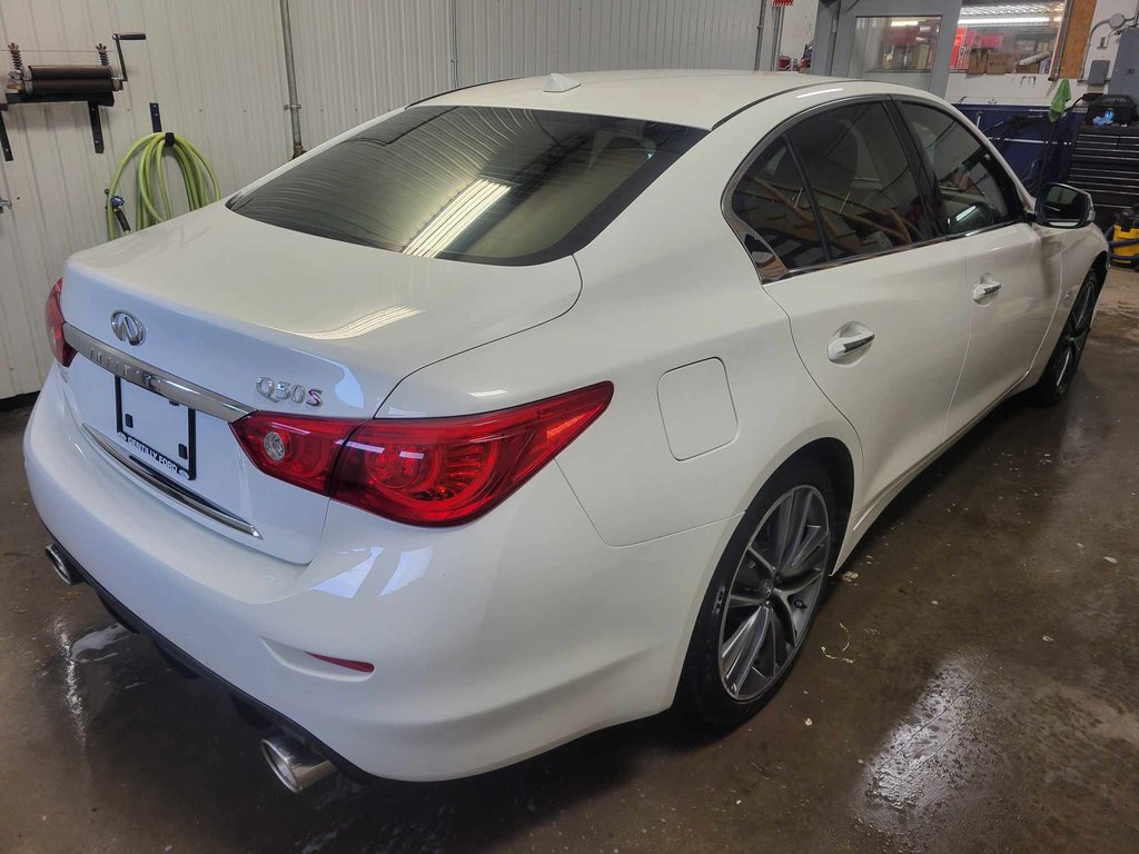 2014  Q50 in Bécancour (Gentilly Sector), Quebec - 2 - w1024h768px