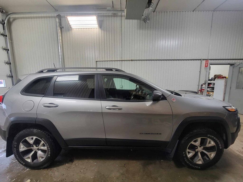 2017  Cherokee Trailhawk in Bécancour (Gentilly Sector), Quebec - 3 - w1024h768px