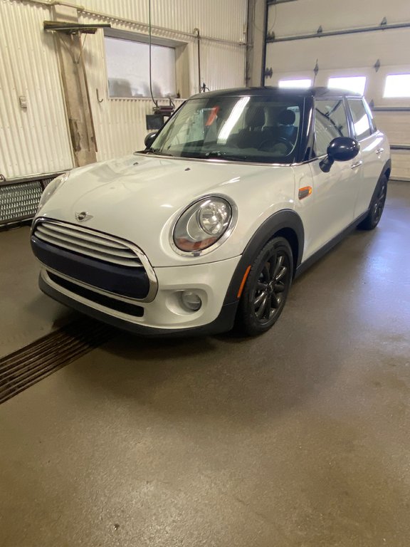 2015  Cooper Hardtop 5 Door 5 Portes,Bluetooth,Toit pano,Siège Chauffant,A/C in Bécancour (Gentilly Sector), Quebec - 2 - w1024h768px