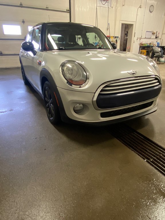 2015  Cooper Hardtop 5 Door 5 Portes,Bluetooth,Toit pano,Siège Chauffant,A/C in Bécancour (Gentilly Sector), Quebec - 1 - w1024h768px