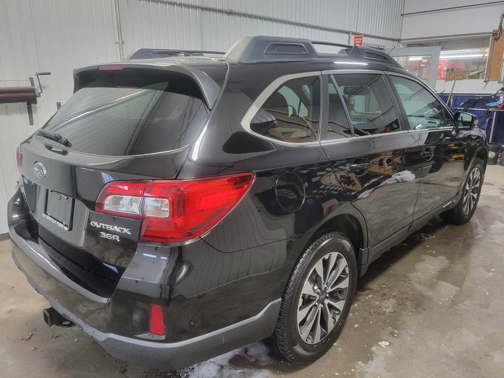 2016  Outback 3.6R w/Limited & Tech Pkg in Bécancour (Gentilly Sector), Quebec - 2 - w1024h768px