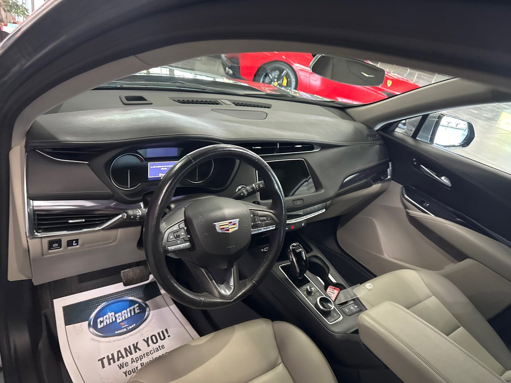 Cadillac XT4 AWD Luxury 2023 à Saint-Jean-Sur-Richelieu, Québec - 9 - w1024h768px