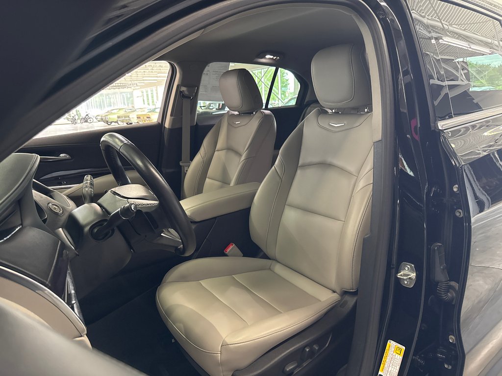 2023 Cadillac XT4 AWD Luxury in Saint-Jean-Sur-Richelieu, Quebec - 9 - w1024h768px