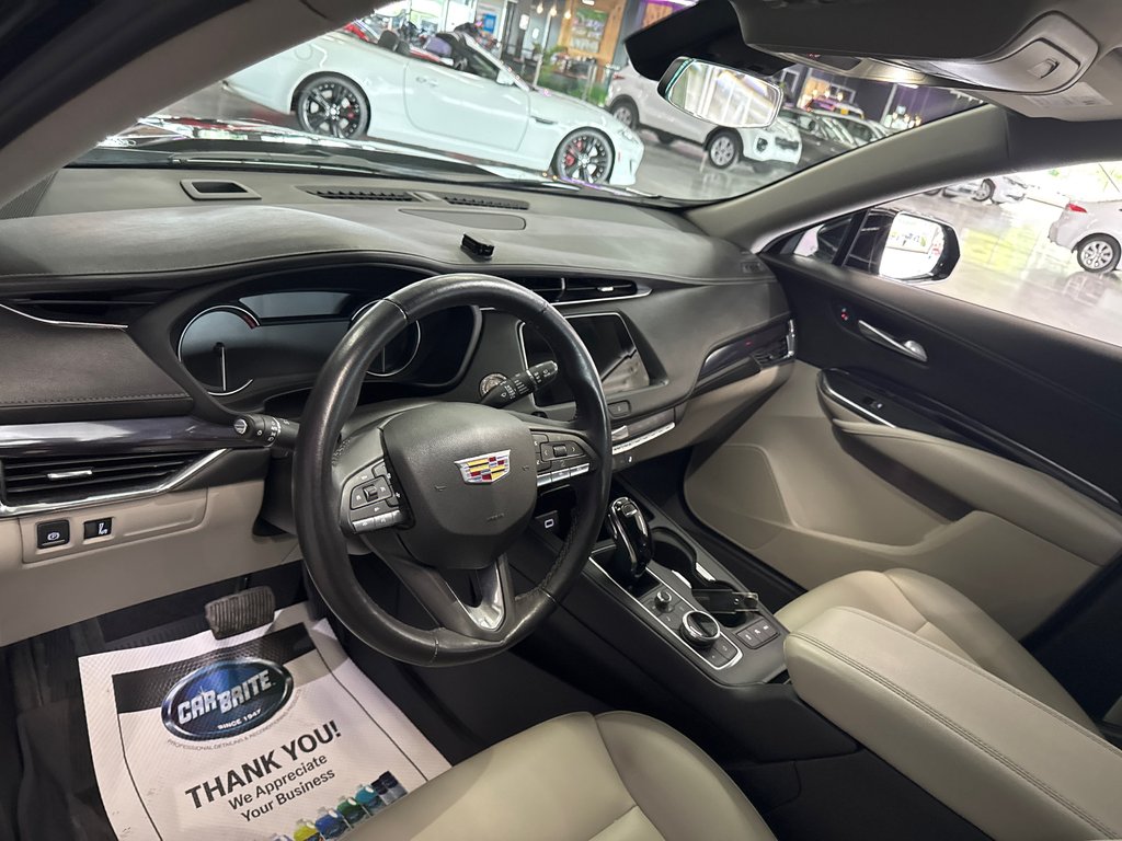2023 Cadillac XT4 AWD Luxury in Saint-Jean-Sur-Richelieu, Quebec - 10 - w1024h768px