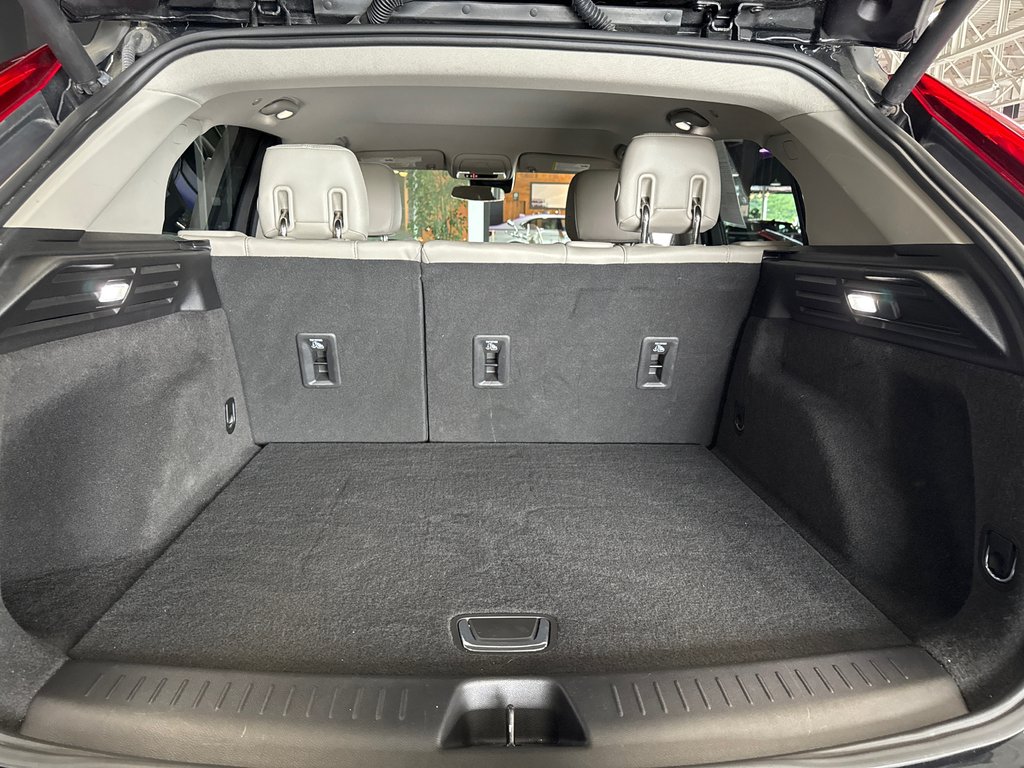 2023 Cadillac XT4 AWD Luxury in Saint-Jean-Sur-Richelieu, Quebec - 7 - w1024h768px