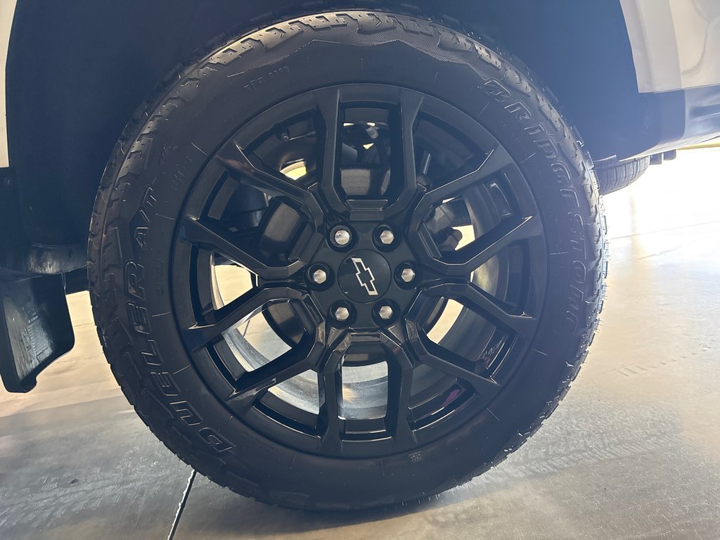 2024 Chevrolet Colorado 4WD Z71 in Saint-Jean-Sur-Richelieu, Quebec - 17 - w1024h768px