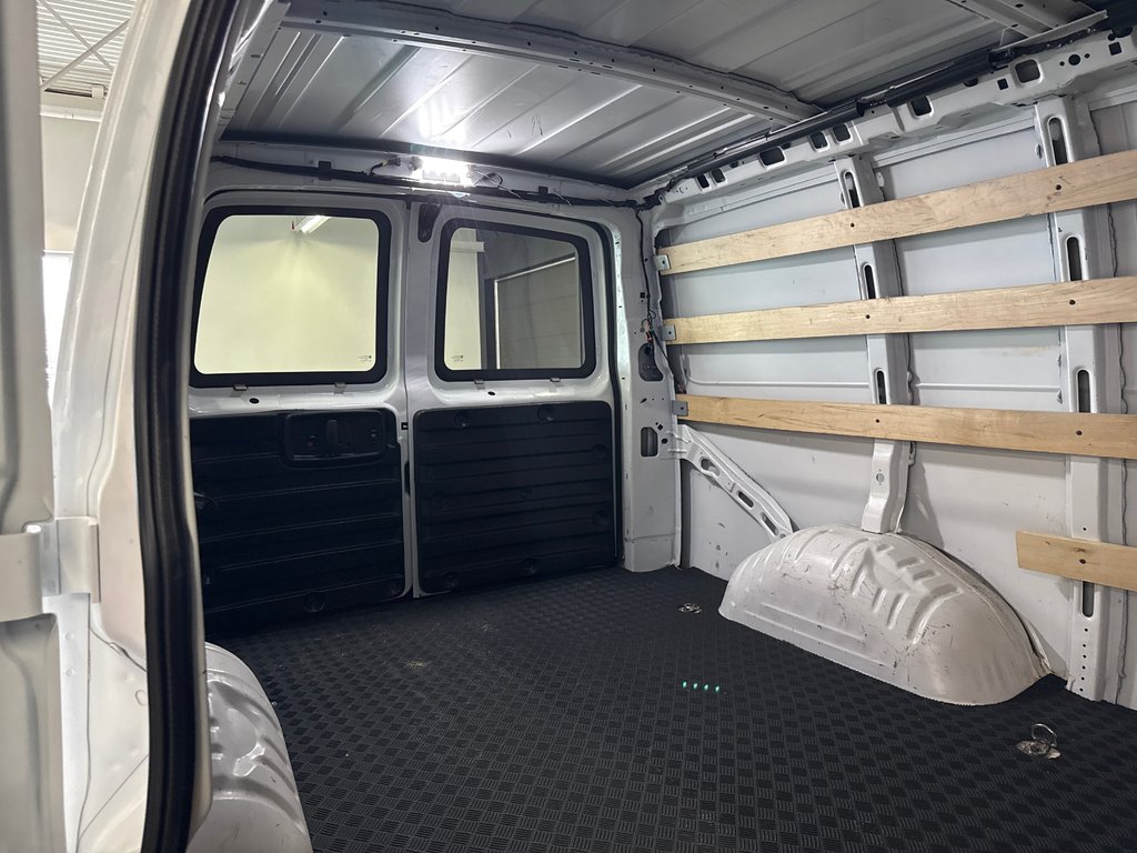 Chevrolet Express Cargo Van  2024 à Saint-Jean-Sur-Richelieu, Québec - 6 - w1024h768px