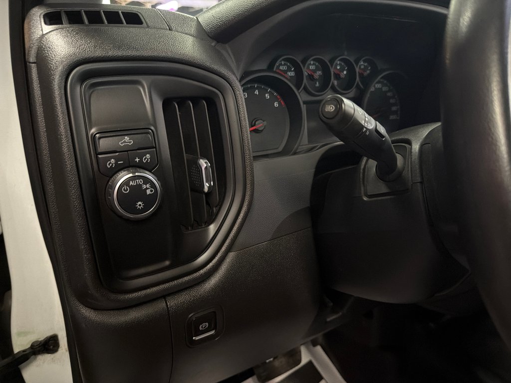 2023 Chevrolet Silverado 1500 Work Truck in Saint-Jean-Sur-Richelieu, Quebec - 14 - w1024h768px