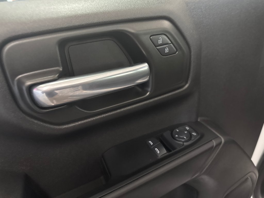 2024 Chevrolet Silverado 1500 Work Truck in Saint-Jean-Sur-Richelieu, Quebec - 10 - w1024h768px
