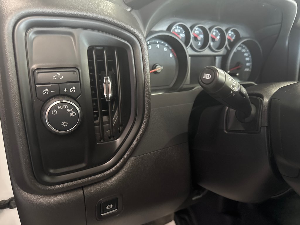 2024 Chevrolet Silverado 1500 Work Truck in Saint-Jean-Sur-Richelieu, Quebec - 11 - w1024h768px