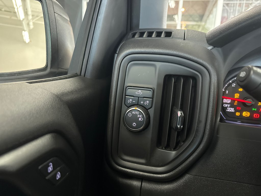 2024 Chevrolet Silverado 1500 Work Truck in Saint-Jean-Sur-Richelieu, Quebec - 13 - w1024h768px
