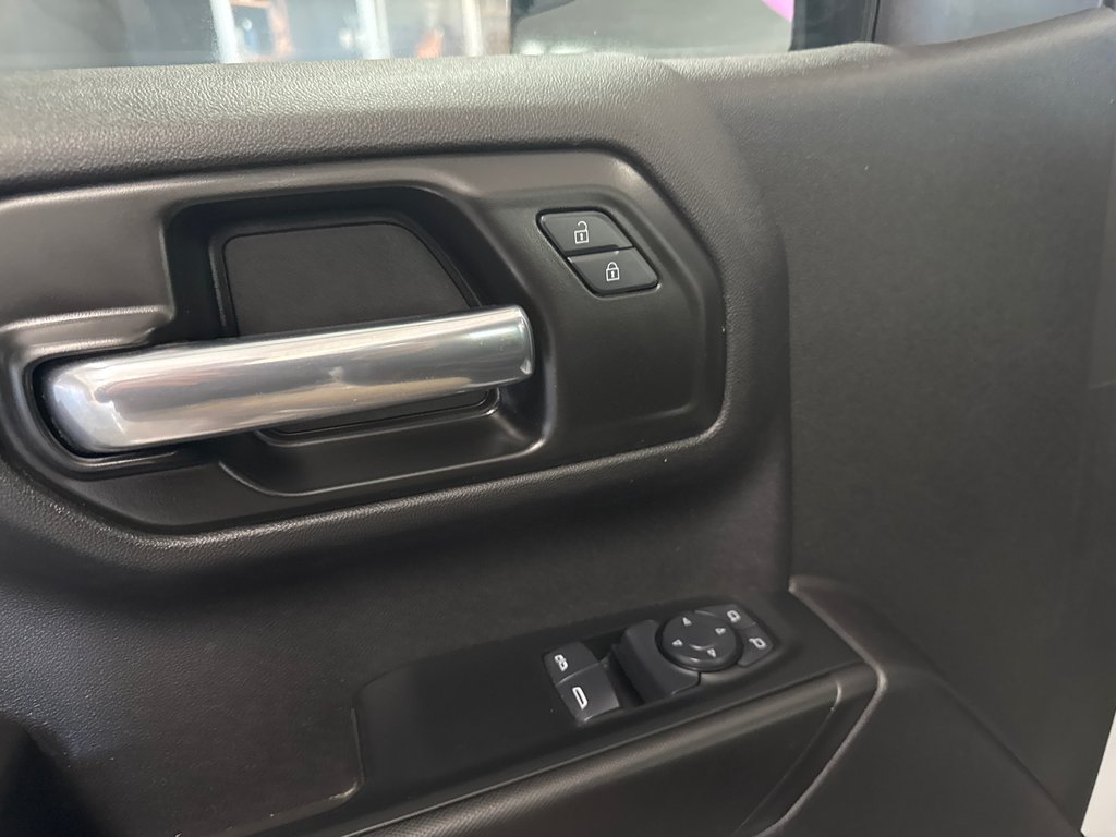 2024 Chevrolet Silverado 1500 Work Truck in Saint-Jean-Sur-Richelieu, Quebec - 12 - w1024h768px