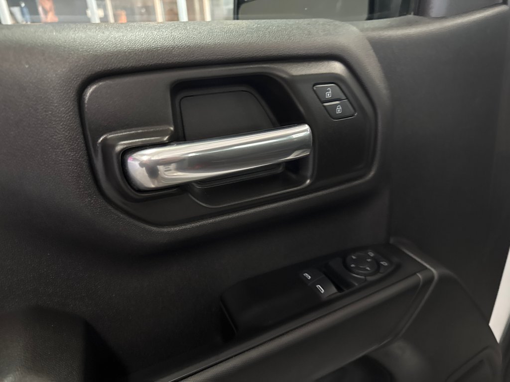 2024 Chevrolet Silverado 1500 Work Truck in Saint-Jean-Sur-Richelieu, Quebec - 14 - w1024h768px