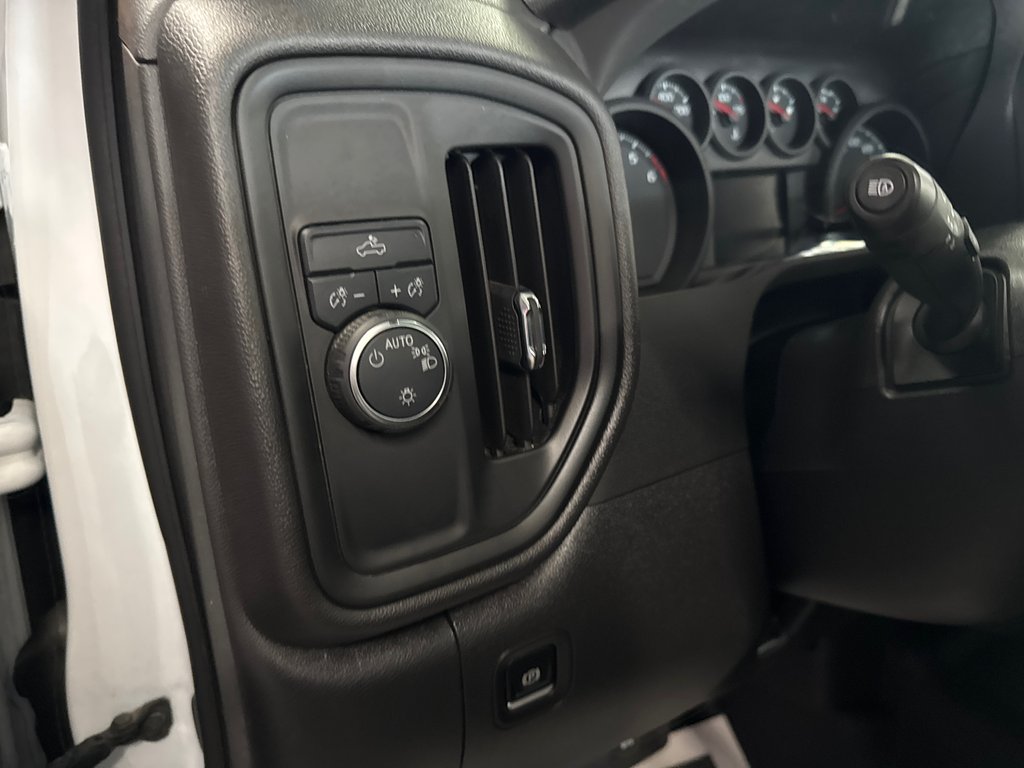 2024 Chevrolet Silverado 1500 Work Truck in Saint-Jean-Sur-Richelieu, Quebec - 15 - w1024h768px