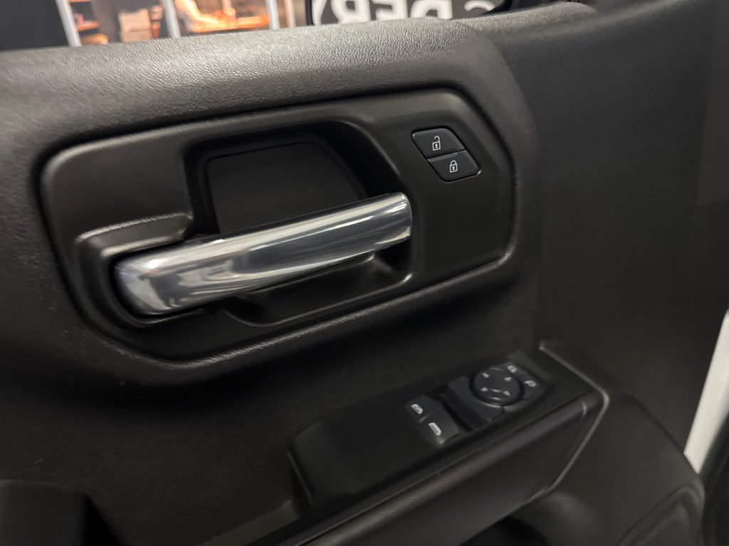 2024 Chevrolet Silverado 1500 Work Truck in Saint-Jean-Sur-Richelieu, Quebec - 13 - w1024h768px