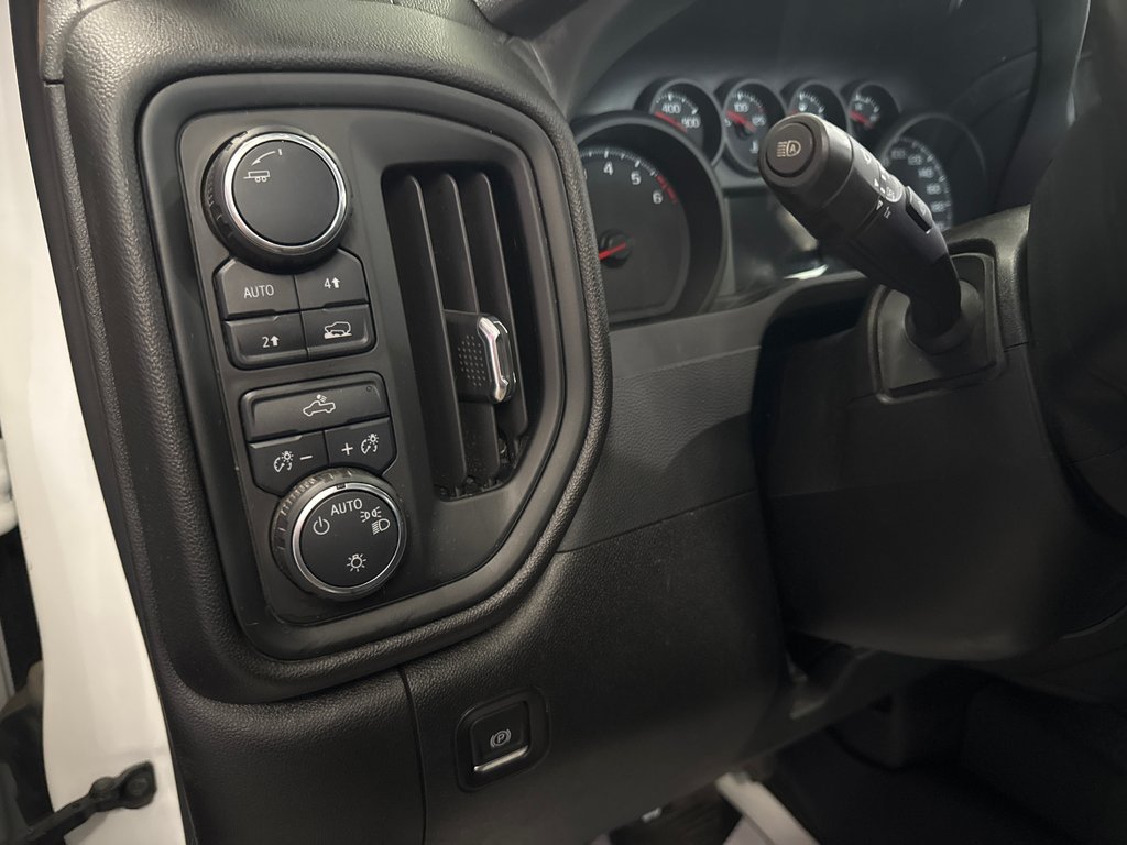 2024 Chevrolet Silverado 1500 Work Truck in Saint-Jean-Sur-Richelieu, Quebec - 14 - w1024h768px