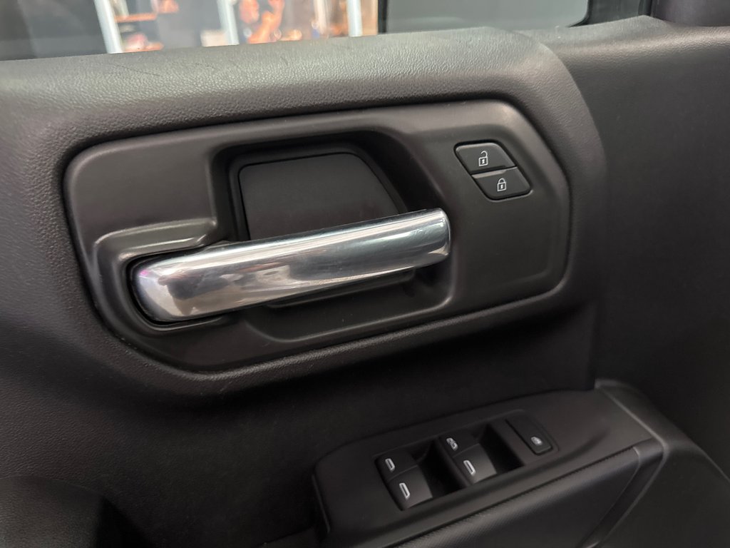 2024 Chevrolet Silverado 1500 Work Truck in Saint-Jean-Sur-Richelieu, Quebec - 13 - w1024h768px