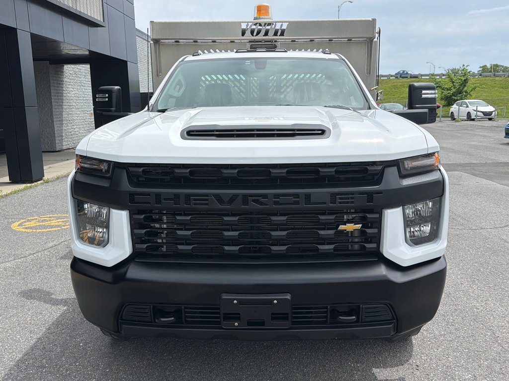 Chevrolet Silverado 3500HD CC Work Truck 2023 à Saint-Jean-Sur-Richelieu, Québec - 4 - w1024h768px