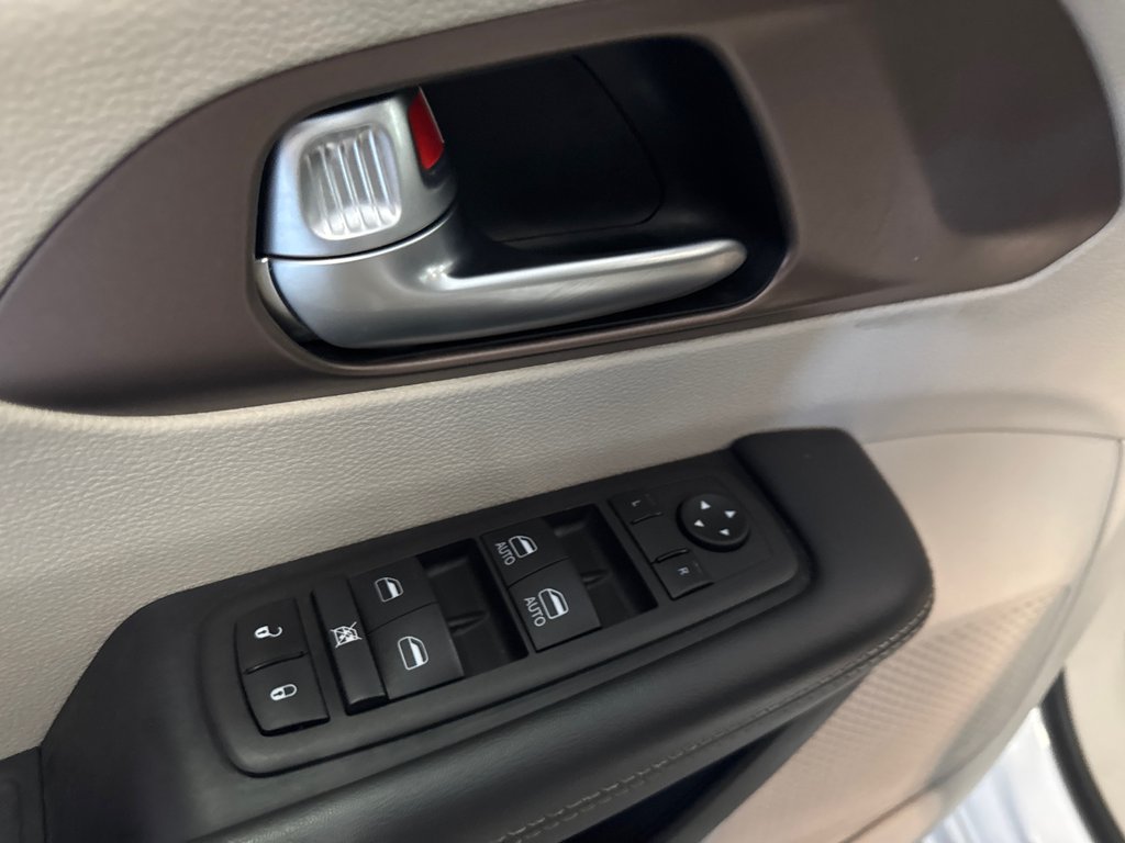 2024 Chrysler Grand Caravan SXT in Saint-Jean-Sur-Richelieu, Quebec - 14 - w1024h768px