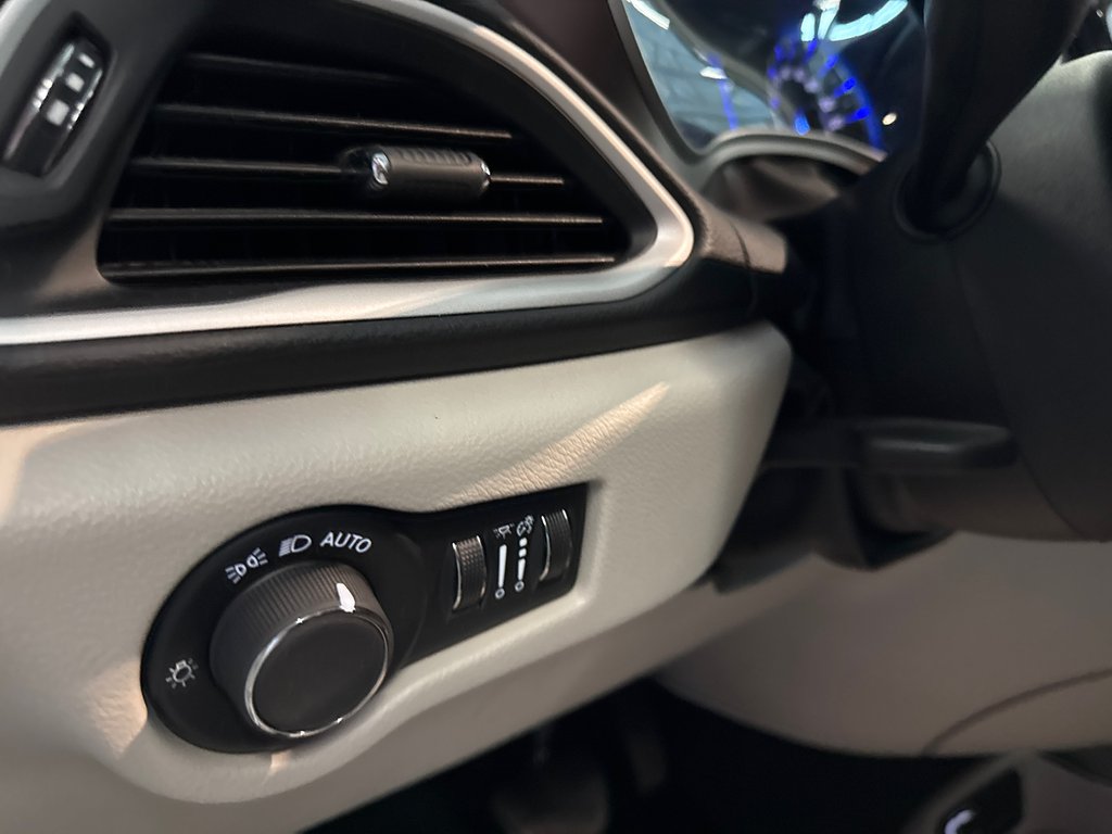 2024 Chrysler Grand Caravan SXT in Saint-Jean-Sur-Richelieu, Quebec - 15 - w1024h768px