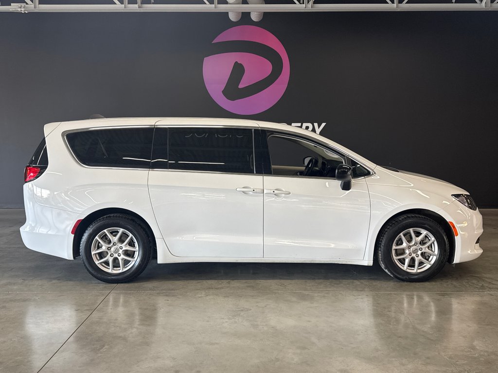 Chrysler Grand Caravan SXT 2024 à Saint-Jean-Sur-Richelieu, Québec - 1 - w1024h768px