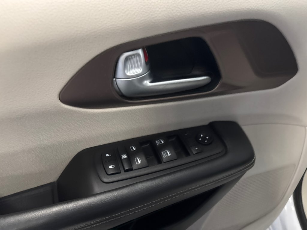 2024 Chrysler Grand Caravan SXT in Saint-Jean-Sur-Richelieu, Quebec - 11 - w1024h768px