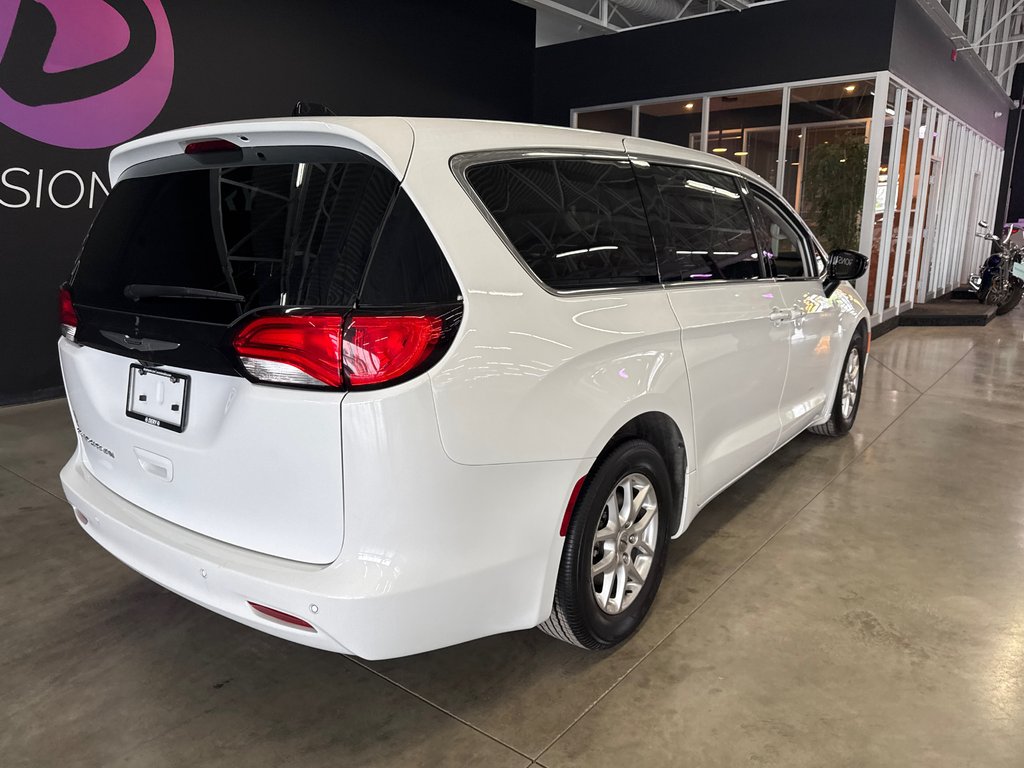 2024 Chrysler Grand Caravan SXT in Saint-Jean-Sur-Richelieu, Quebec - 4 - w1024h768px