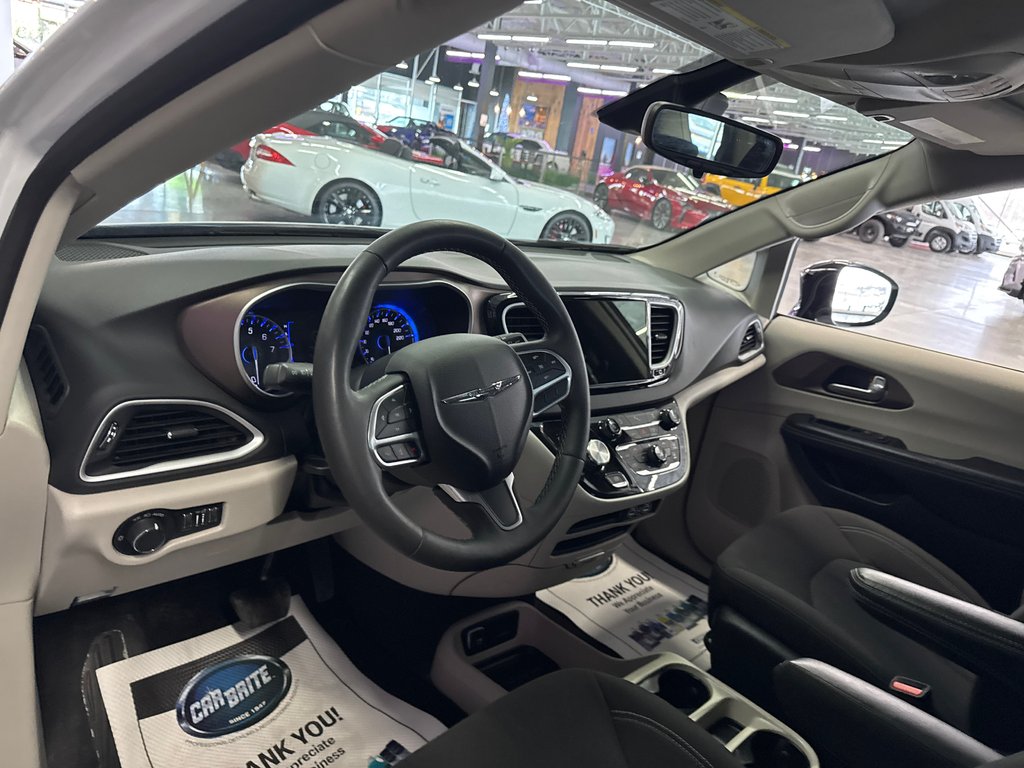 2024 Chrysler Grand Caravan SXT in Saint-Jean-Sur-Richelieu, Quebec - 10 - w1024h768px