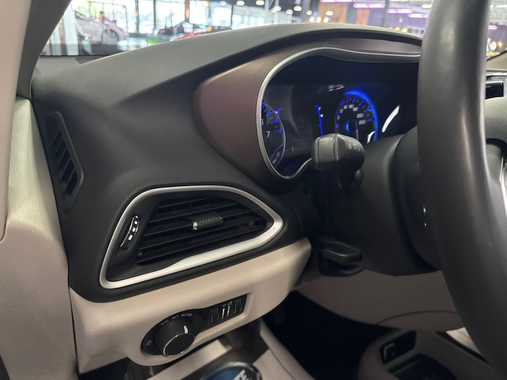 2024 Chrysler Grand Caravan SXT in Saint-Jean-Sur-Richelieu, Quebec - 13 - w1024h768px