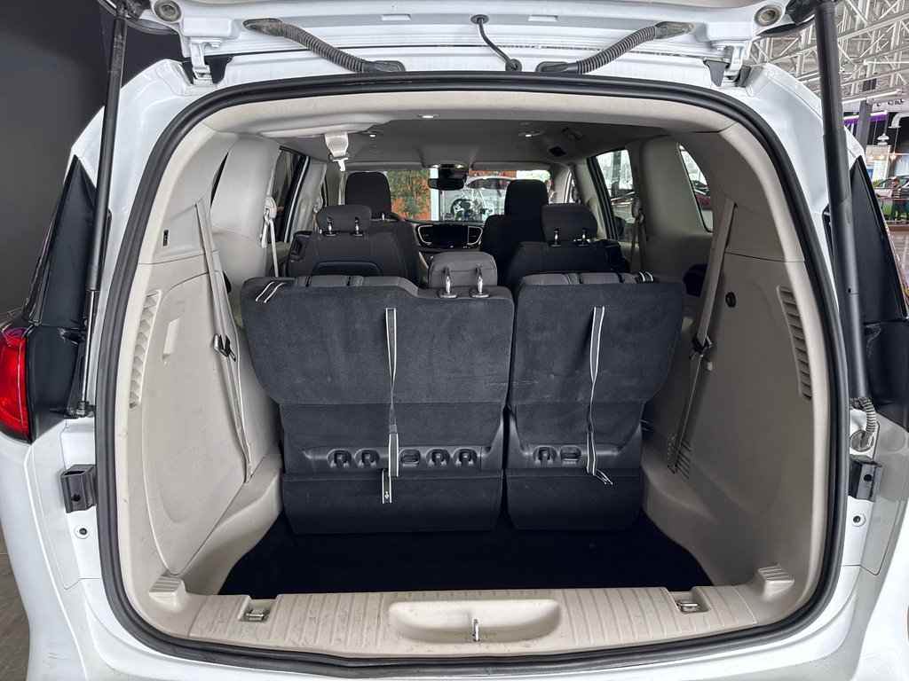 2024 Chrysler Grand Caravan SXT in Saint-Jean-Sur-Richelieu, Quebec - 6 - w1024h768px