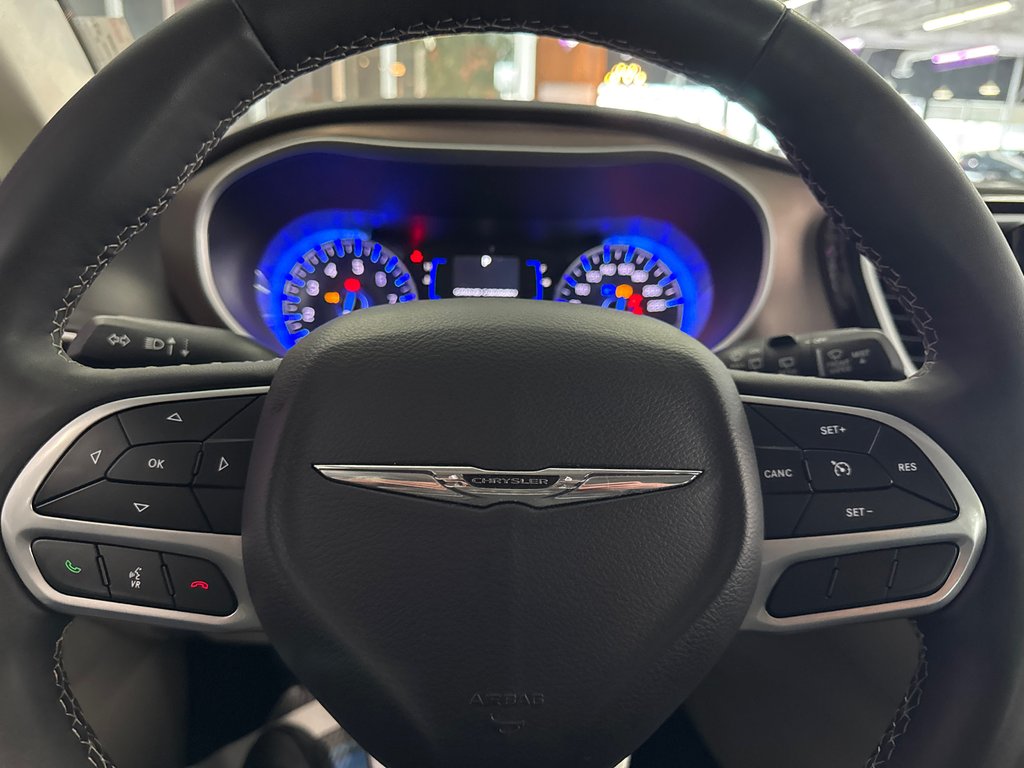 2024 Chrysler Grand Caravan SXT in Saint-Jean-Sur-Richelieu, Quebec - 14 - w1024h768px