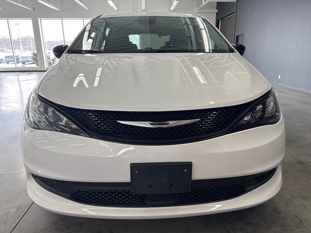 2024 Chrysler Grand Caravan SXT in Saint-Jean-Sur-Richelieu, Quebec - 3 - w1024h768px