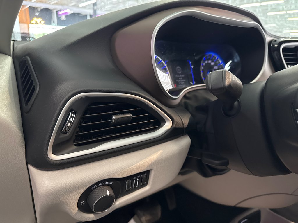 2024 Chrysler Grand Caravan SXT in Saint-Jean-Sur-Richelieu, Quebec - 12 - w1024h768px