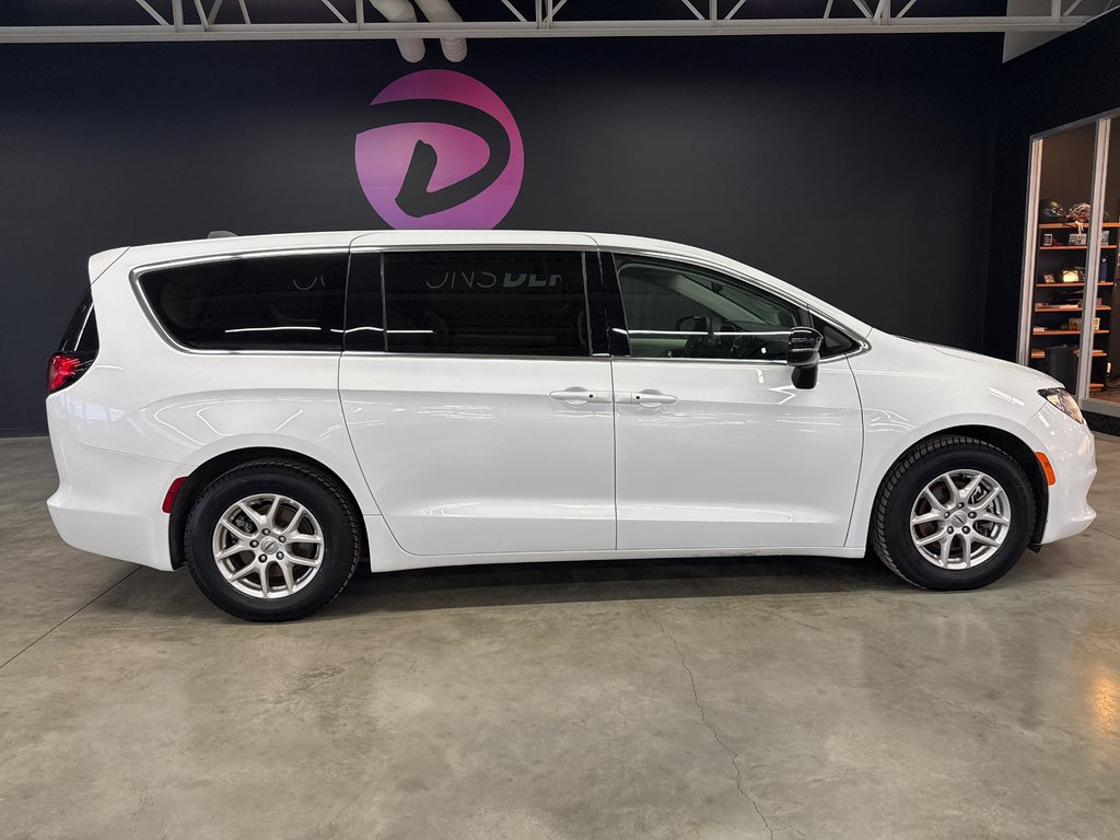 2024 Chrysler Grand Caravan SXT in Saint-Jean-Sur-Richelieu, Quebec - 1 - w1024h768px