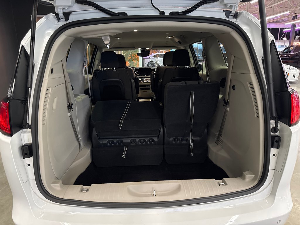 2024 Chrysler Grand Caravan SXT in Saint-Jean-Sur-Richelieu, Quebec - 9 - w1024h768px