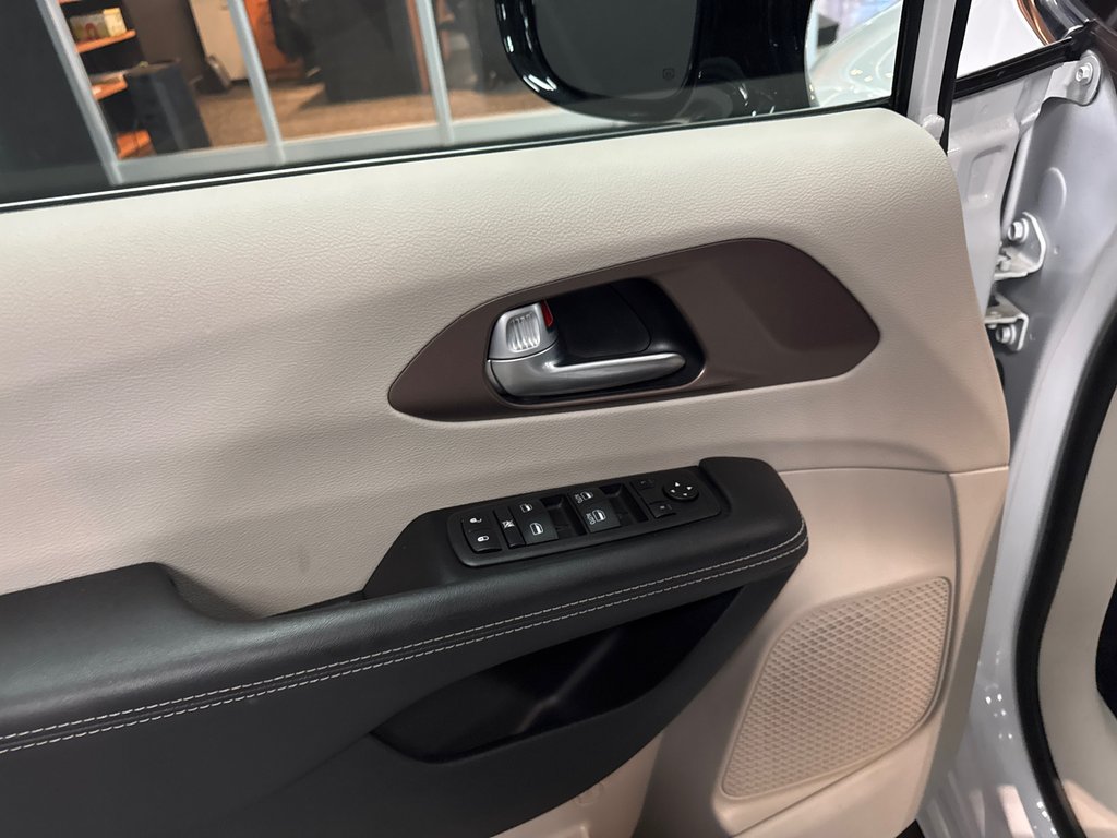 2024 Chrysler Grand Caravan SXT in Saint-Jean-Sur-Richelieu, Quebec - 15 - w1024h768px