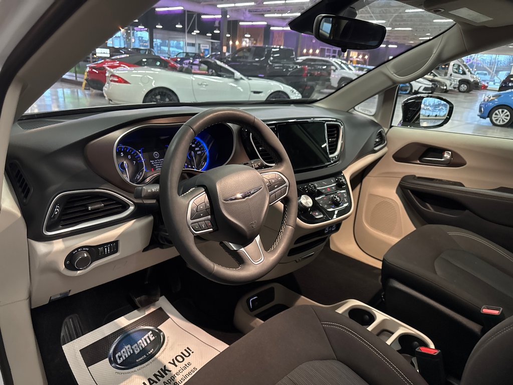 2024 Chrysler Grand Caravan SXT in Saint-Jean-Sur-Richelieu, Quebec - 13 - w1024h768px