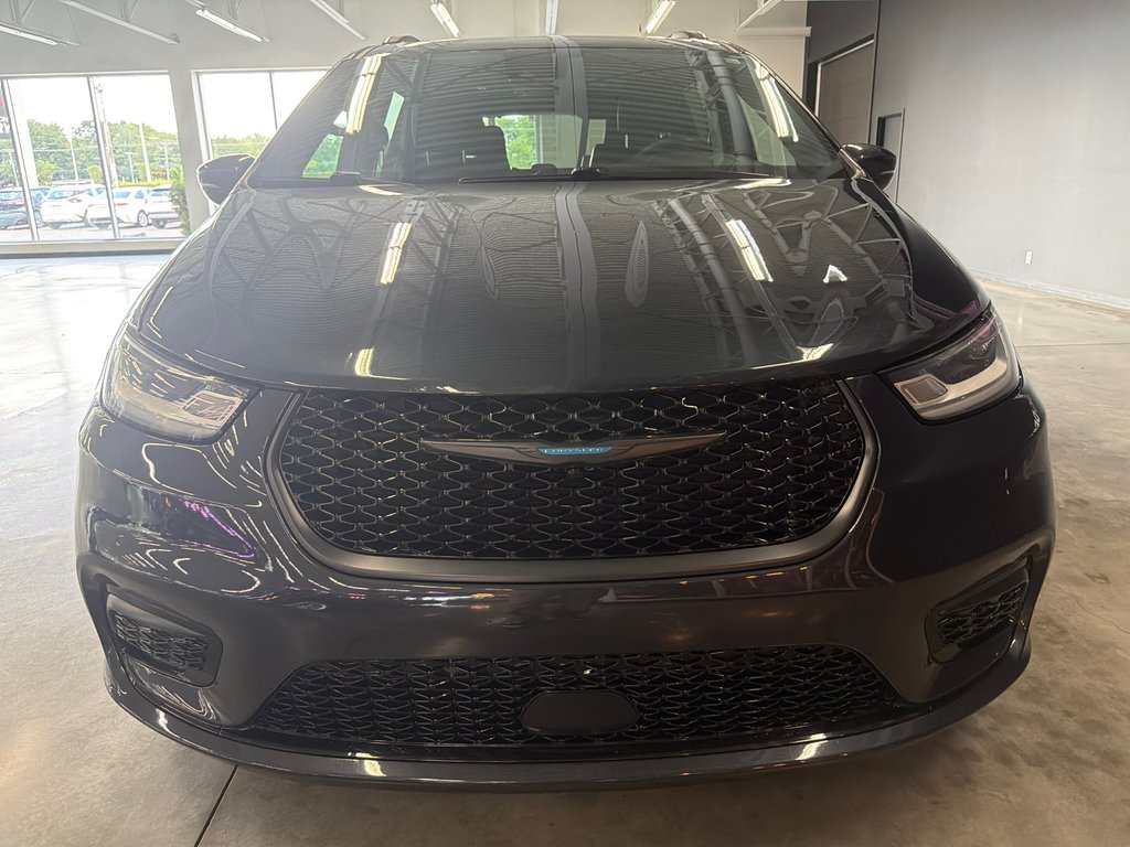 2021 Chrysler Pacifica Hybrid Touring L Plus in Saint-Jean-Sur-Richelieu, Quebec - 3 - w1024h768px