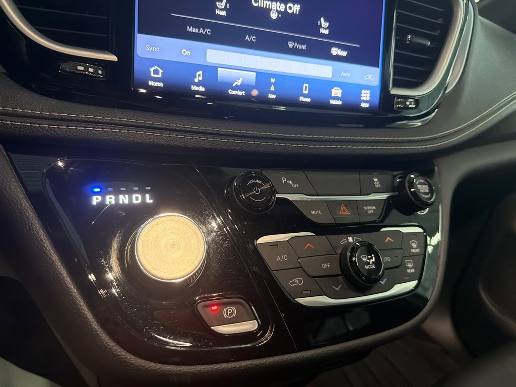 2021 Chrysler Pacifica Hybrid Touring L Plus in Saint-Jean-Sur-Richelieu, Quebec - 19 - w1024h768px