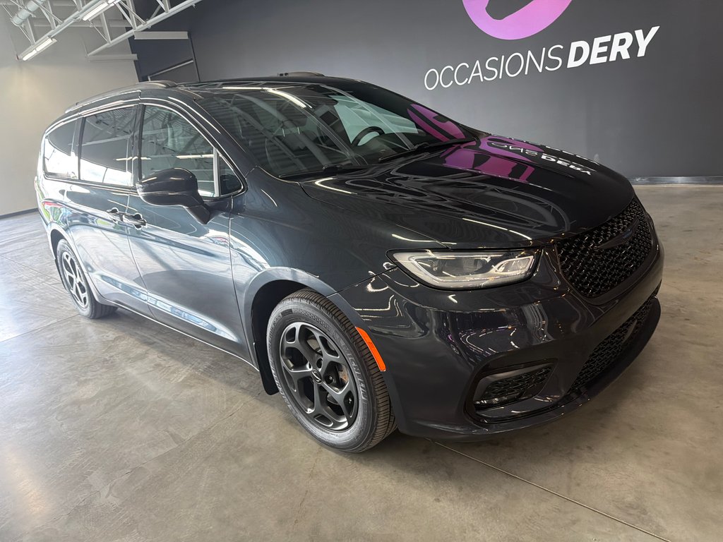 2021 Chrysler Pacifica Hybrid Touring L Plus in Saint-Jean-Sur-Richelieu, Quebec - 2 - w1024h768px